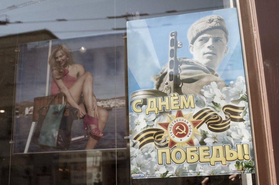 Cartel para celebrar la victoria rusa sobre los nazis, que se conmemora cada 9 de mayo, en Moscú.