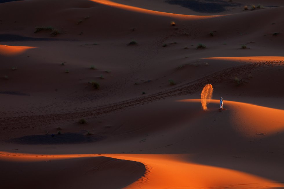 El norte de Ãfrica y Oriente PrÃ³ximo es una de las zonas mÃ¡s afectadas historicamente por las sequÃ­as. En Marruecos, la agricultura supone 15% del PIB y el 23% de las exportaciones. En Egipto, el 55% de la gente vive de cultivar alimentos. En la foto, el desierto del Sahara (Marruecos).