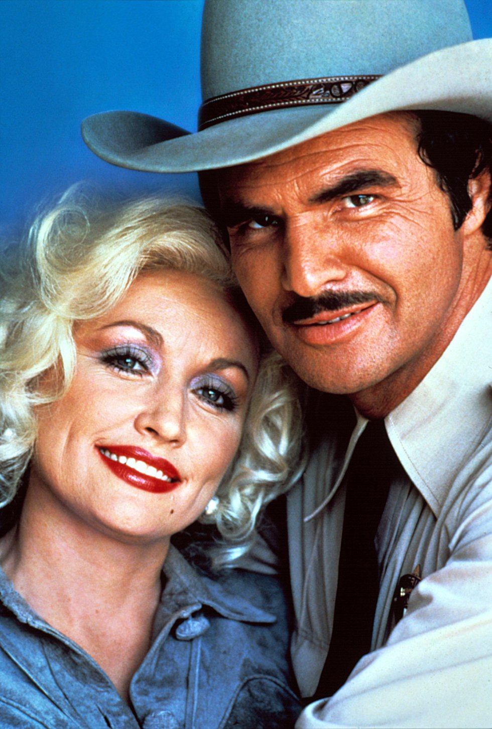 Dolly Parton y Burt Reynolds en 'La casa mÃ¡s divertida de Texas', en 1982.