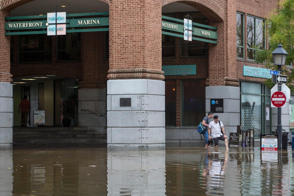 A pesar de que se espera que el huracán se debilite cuando toque tierra, en las primeras horas de este jueves, la Agencia Federal para el Manejo de Emergencias (FEMA) estima que habrá daños masivos, inundaciones y cortes de energía.