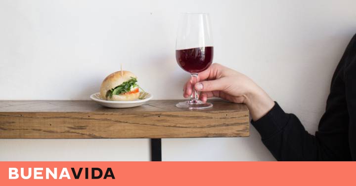 Se puede tomar una copa de vino con antibioticos