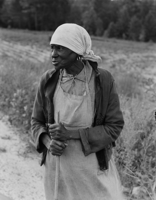 Foto: Ex-escrava com uma longa memÃ³ria, Alabama, 1938. Dorothea Lange foi a primeira mulher a quem uma exposiÃ§Ã£o individual foi dedicada no MoMA. Mas sua longa histÃ³ria foi eclipsada pela natureza icÃ´nica da foto MÃ£e Migrante.