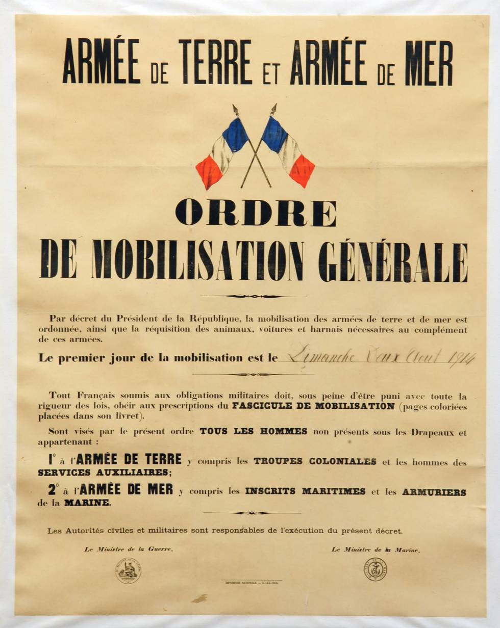 En esta foto de archivo tomada el 2 de agosto de 1914 y publicada por el Historial de Péronne, Museo de la Primera Guerra Mundial, muestra un cartel que llama a la movilización de la población civil en las paredes en Francia, al comienzo de la Primera Guerra Mundial.
