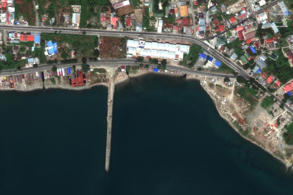En esta imagen tomada por un satélite se puede ver un embarcadero de Palu, el 17 de agosto de 2018.