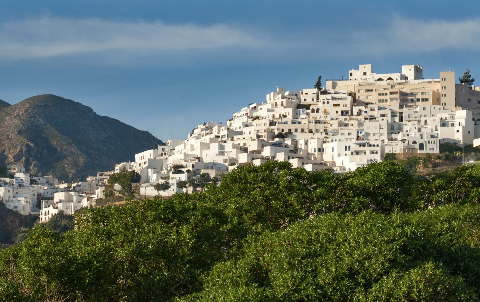 Mojácar sits atop a hill, in the foothills of Sierra de Cabrera, facing the eastern coast of Almería province. The village features a beautiful maze of narrow, winding streets, cube-shaped homes and white façades. More information: mojacar.es