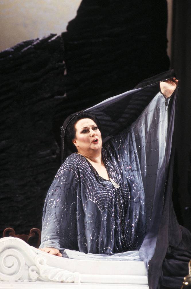 Montserrat CaballÃ© a l'Ã’pera de ParÃ­s (FranÃ§a), el 1986.