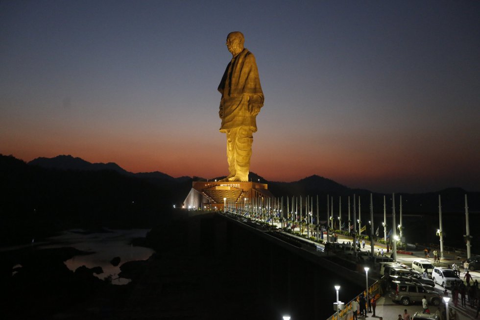 Quem é a maior estátua do mundo?