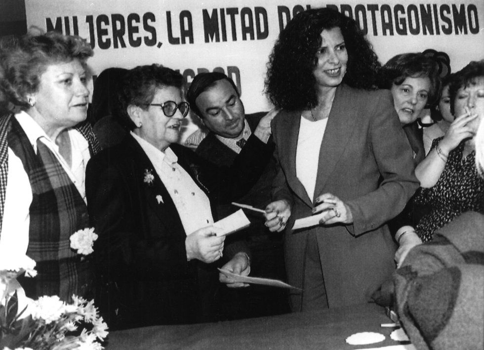 La ex ministra socialista de Cultura Carmen Alborch, durante los actos conmemorativos del Día Internacional de la Mujer Trabajadora en Valencia, el 5 de marzo de 1994.