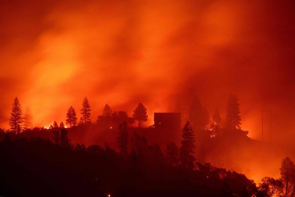 Vista de las llamas que este sábado han arrasado Big Bend, en California. El incendio es el más destructivo que ha registrado nunca este Estado.