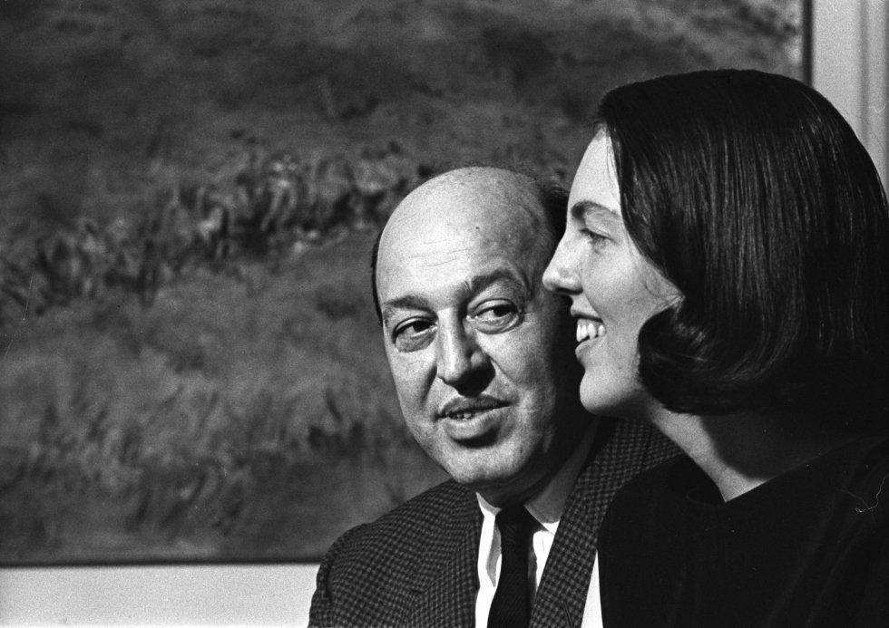   O que pensamos hoje:  Quando em 1924 André Breton e os seus publicaram o Primeiro Manifesto Surrealista, deixaram claro que o que pretendiam era mudar o mundo a partir de uma perspectiva revolucionária baseada no marxismo e na psicanálise. Mas depois o mercado enguliu o movimento para acabar com estas pretensões, de forma que hoje uma exposição de Dalí arrasta massas aos museus, e a publicidade, o vitrinismo e inclusive o desenho industrial utilizam o surrealismo como mais um recurso visual.    O que disseram então:  Um revolucionário nada. Para o influente crítico Clement Greenberg, a pujança do surrealismo era um passo atrás, uma autêntica ameaça contra a arte abstrata, que ele considerava o primeiro estilo artístico original desde a Revolução Francesa (?). Escreveu: “A imagem surrealista proporciona à pintura novos episódios para ilustrar, assim como a atualidade proporciona novos temas ao caricaturista político… [O Surrealismo] promoveu a reabilitação da arte acadêmica sob um novo disfarce literário”. 