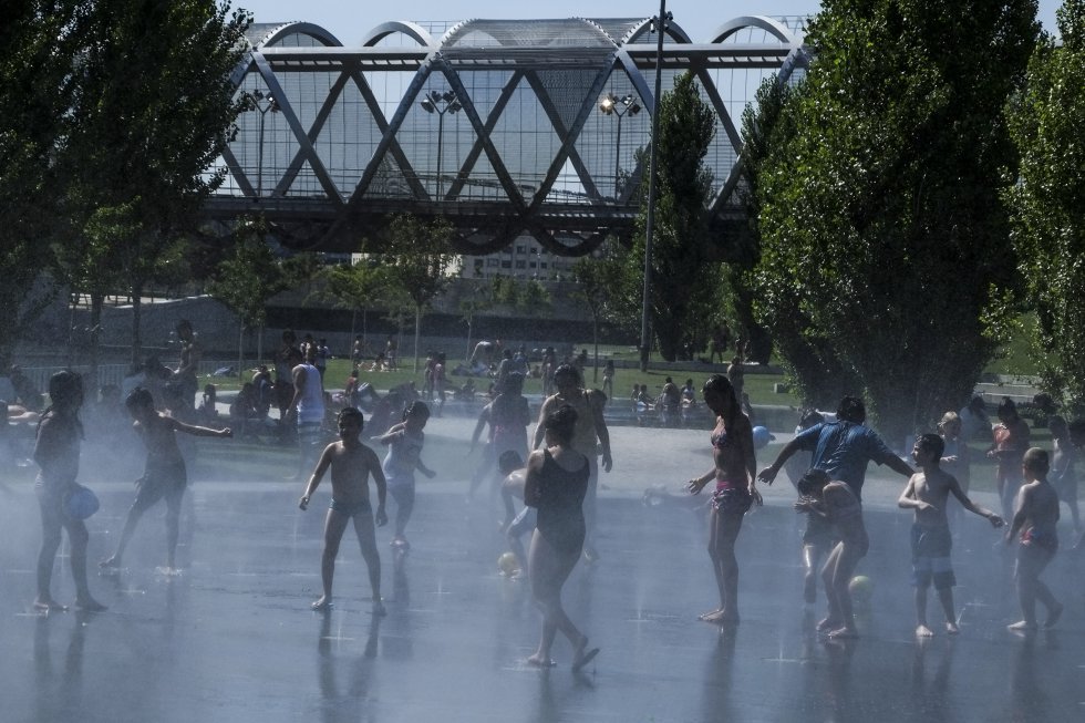 Although the rise in temperatures will affect the whole world, Spain is located on a latitude that makes it especially vulnerable to global warming and temperature spikes. Studies suggest the country will experience more intense and longer heat waves. The hottest years in Spain have occurred within the last decade: 2011, 2014, 2015 and 2017.