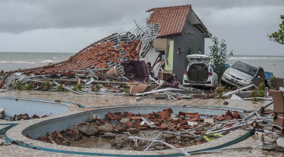 Zona residencial destruida tras el tsunami en la Carita (Indonesia). Entre los pasados julio y agosto, varios seísmos causaron 564 muertos en la isla de Lombok, cercana a Bali, mientras que un terremoto seguido de un tsunami provocó más de 2.000 víctimas mortales en la isla de Célebes en septiembre.
