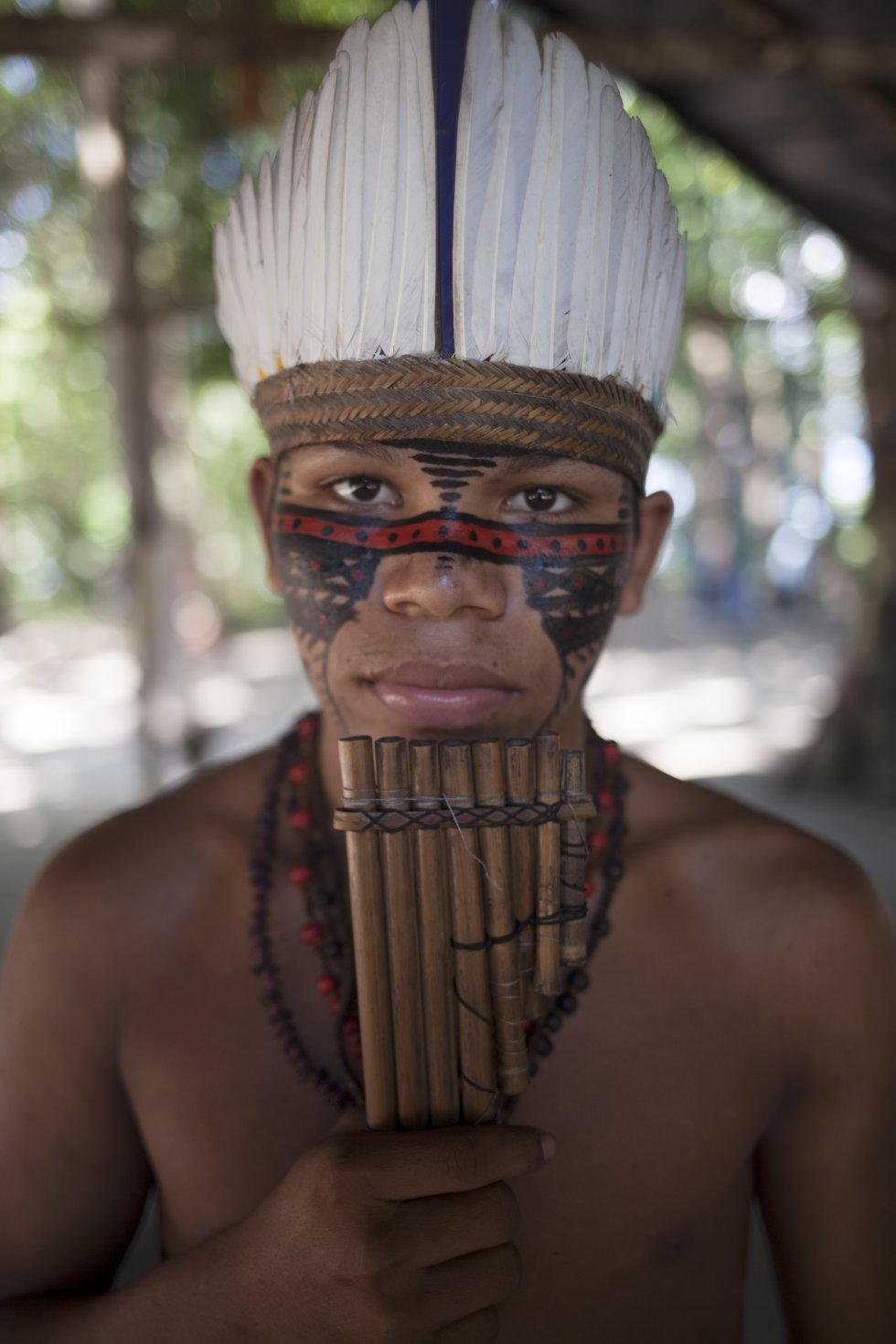 Nas cerimônias de apresentação que realizam para turistas, os desanos tocam instrumentos musicais artesanais.