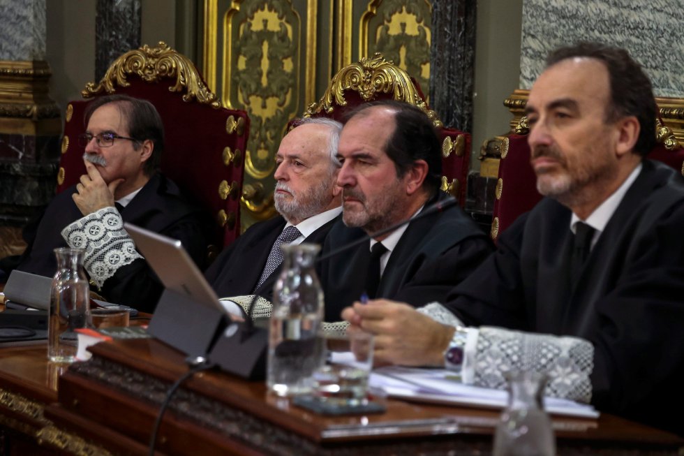 El presidente del tribunal y ponente de la sentencia, Manuel Marchena (derecha), junto a los magistrados, Andrés Palomo, Luciano Varela, y Andrés Martínez Arrieta.