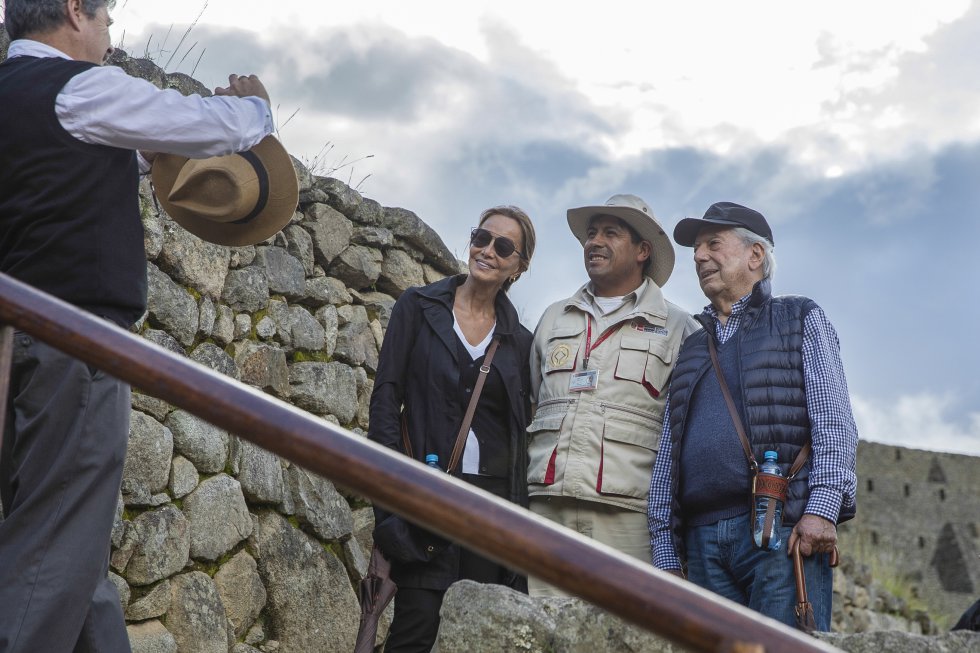 Isabel Preysler y Vargas Llosa, durante un viaje al Machu Picchu.