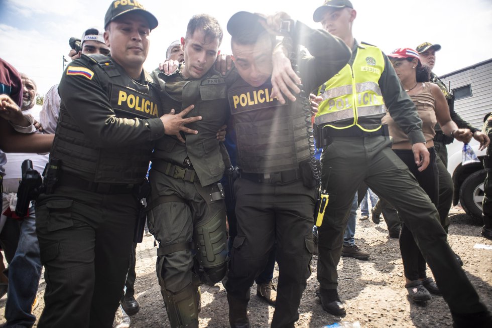 El Gobierno colombiano ha asegurado que, entre miembros de la Guardia Nacional Bolivariana, la Policía nacional y las Fuerzas Especiales, al menos 23 uniformados han desertado.