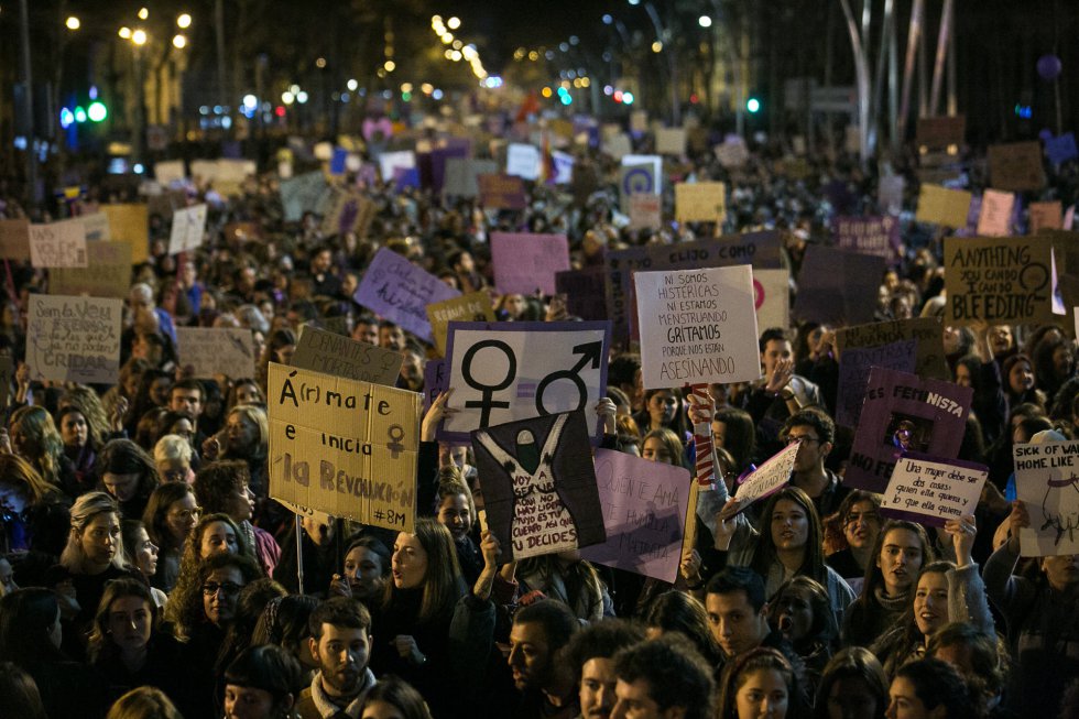 La manifestación de Barcelona, durante su reccorrido, a su paso por la Gran Vía.