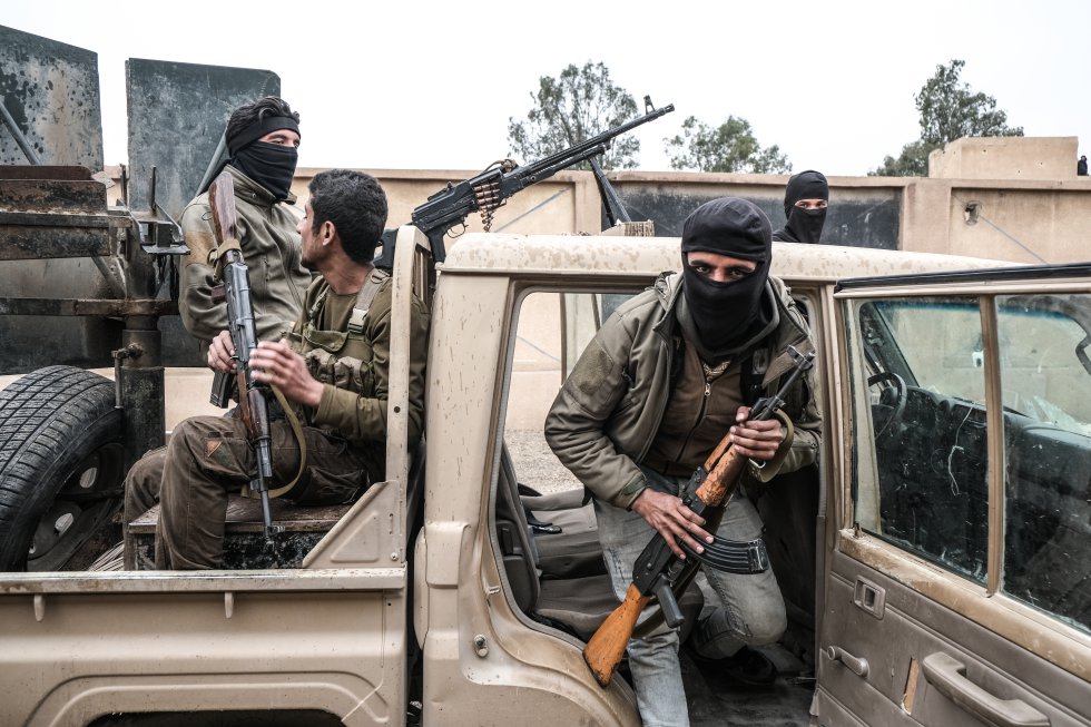 Efectivos de una unidad de las fuerzas de seguridad kurdas (Asayish) en Busayrah.