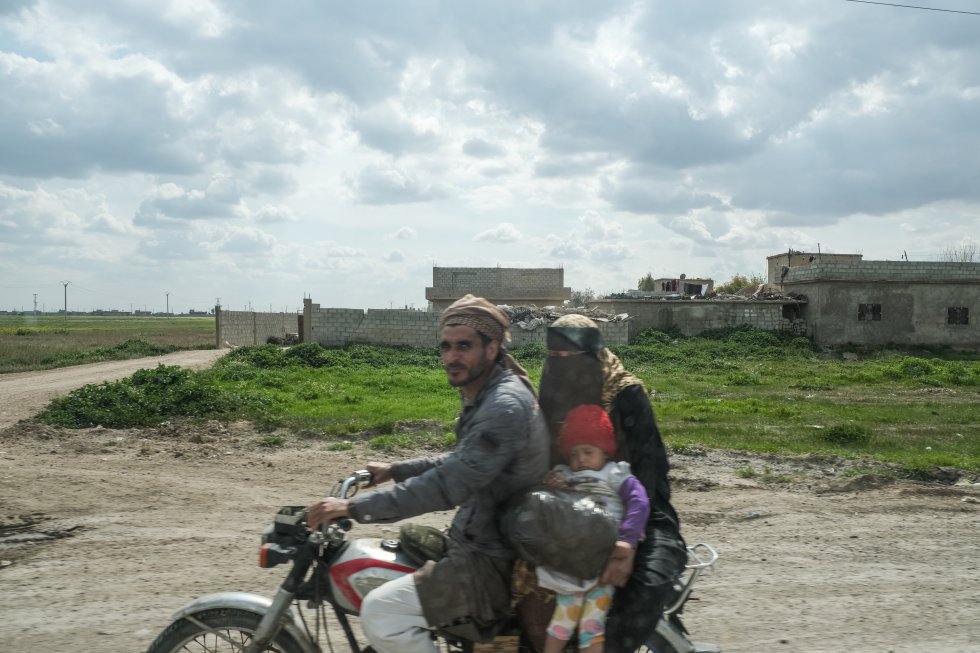 Una familia de desplazados en la localidad a Al Busayrah.