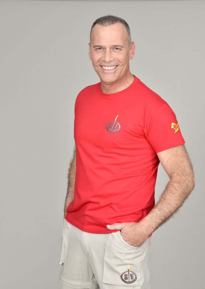 Presentador de televisión. Coincidirá en el programa con su ex, Mónica Hoyos, con quien tuvo una hija.