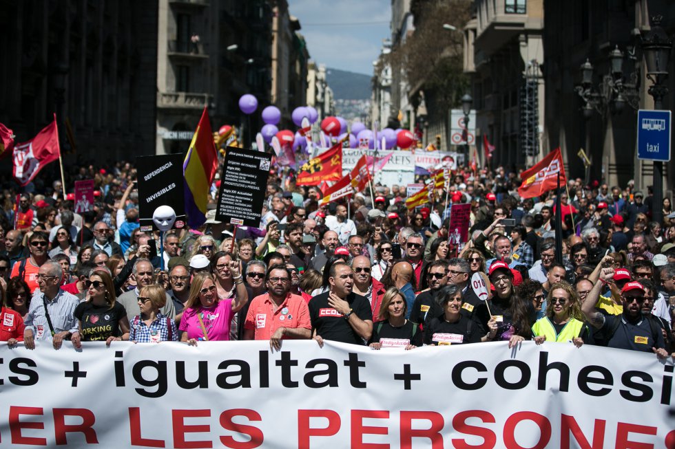Manifestacion del 1 de Mayo, DÃ­a Internacional del Trabajador, en Barcelona. En el centro de la pancarta de la cabecera de la manifestaciÃ³n, los lÃ­deres de UGT CataluÃ±a, Camil Ros (con camisa salmÃ³n), y CC OO CataluÃ±a, Javier Pacheco (con camiseta negra).