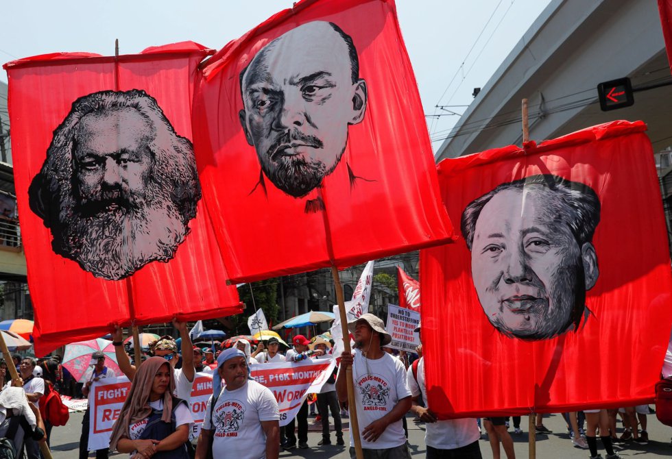 Varios activistas muestran retratos de Karl Max, VladÃ­mir Lenin y Mao Zedong, durante una manifestaciÃ³n por el 1 de Mayo, en Manila (Filipinas).