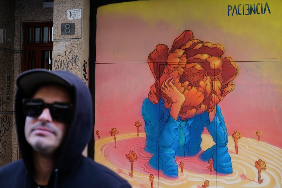 Moises Vargas, Kolejo, es el ganador de la VIII edición del concurso GalerÃa Urbana con su obra Paciencia. La asociación ZOES, con la ayuda del Ayuntamiento de Salamanca y la Fundación Villalar, otorga 700 euros al primer premio. Kolejo nació en Chile y se trasladó a España hace 12 años. Vive en Cáceres. "No me tapo la cara cuando pinto. Abogo por esto", cuenta este artista que decora pueblos de Extremadura con el beneplácito de sus Ayuntamientos.