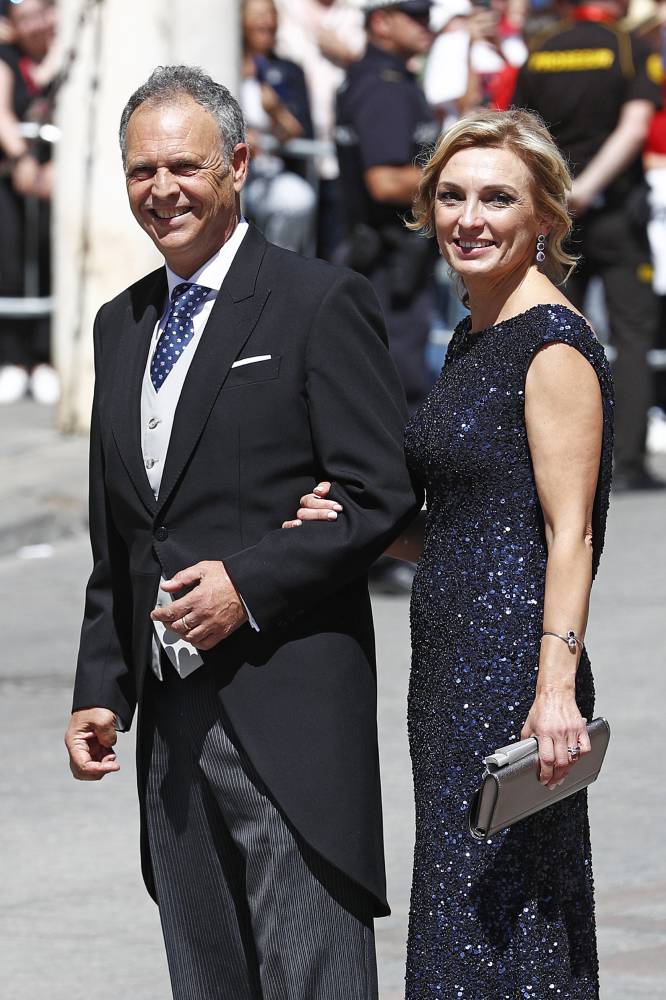 El entrenador de fútbol Joaquín Caparros junto a su esposa, Susana Saborido.