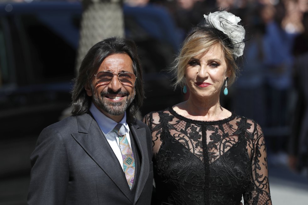 El cantante Antonio Carmona y su nujer, Mariola Orellana.