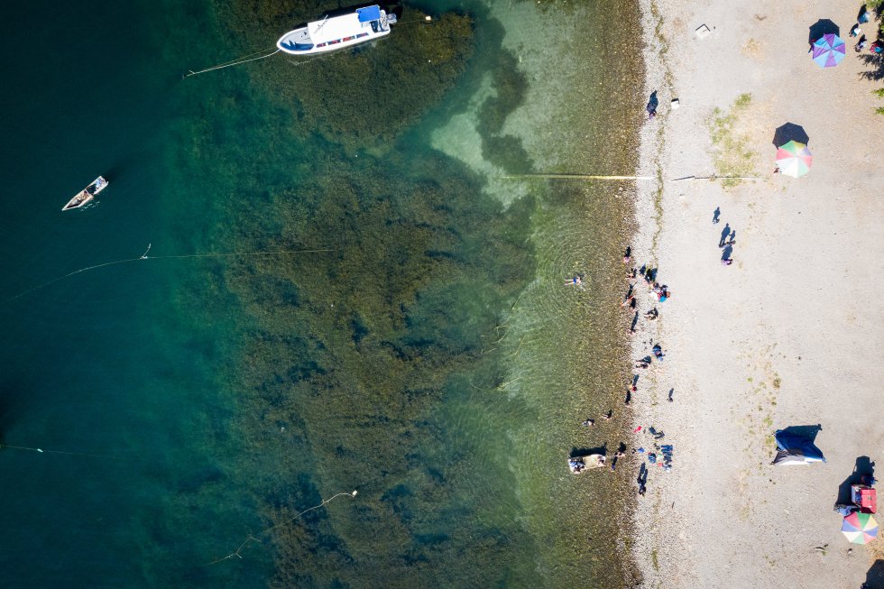 El agua corre sin filtrarse, directamente hacia el lago y supuestamente contaminada se conduce de regreso a los hogares para su consumo domÃ©stico. El lago es la Ãºnica fuente de agua para las poblaciones del sur de la cuenca, por lo que su mal estado representa un desastre para el medio ambiente y la salud.