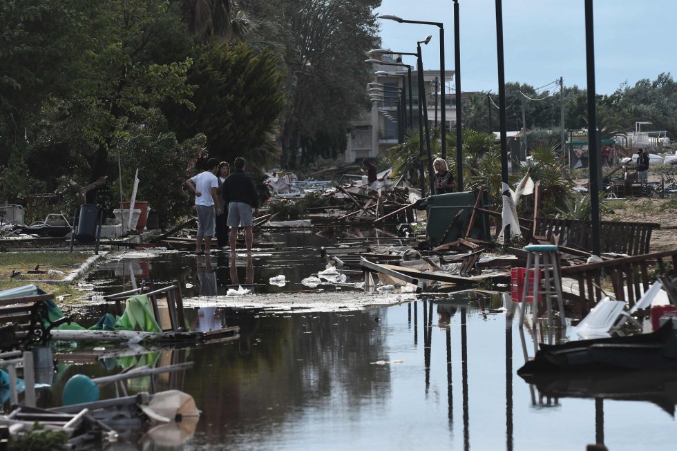 Vídeo mostra tromba d'água durante temporal na Grécia - Destruição em ilhas  - Terra