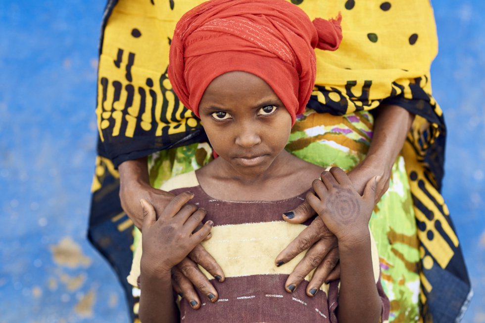 En la actualidad, más de 200 millones de mujeres han sido sometidas a la mutilación genital; al menos medio millón en Europa. En los 30 países en los que esta práctica es más común, cerca de una de cada tres niñas de entre 15 y 19 años ha sido víctimas de esta tortura. En la imagen, una niña etíope.