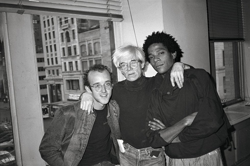 Keith Haring, Andy Warhol y Jean Michel en el estudio de Warhol en el 860 de Broadway, el 23 de abril de 1984