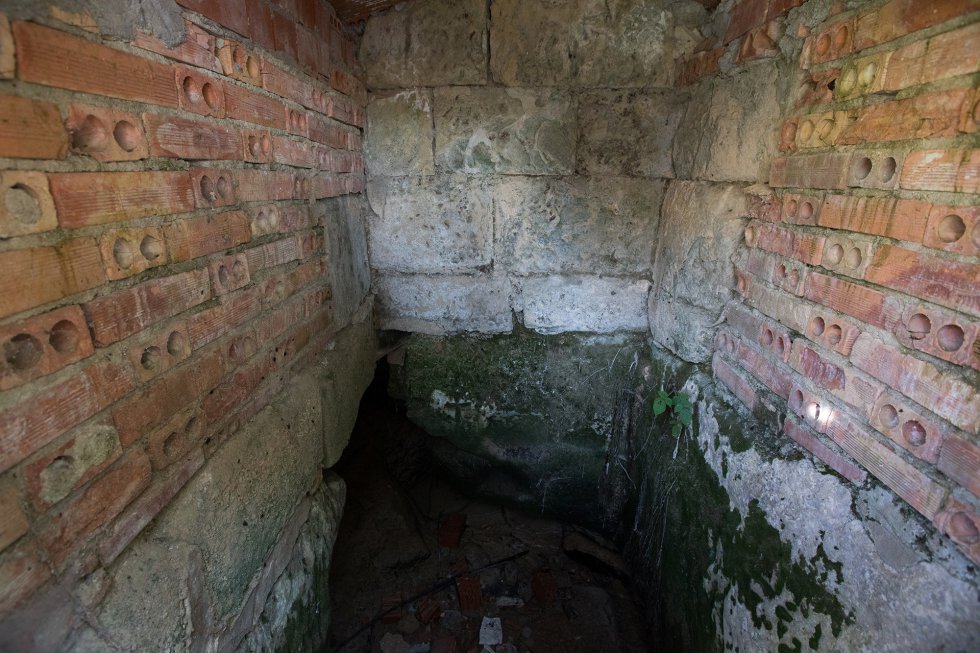 Interior de um poço romano localizado próximo do rio da Vega e das escavações.