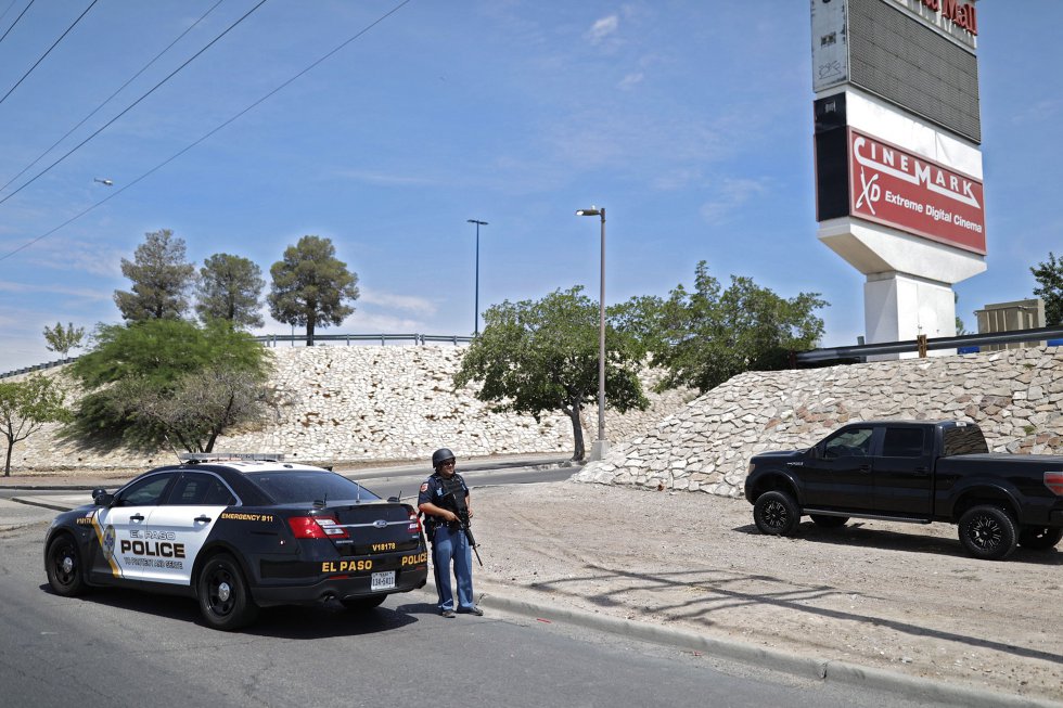 La policÃ­a controla los diferentes accesos al centro comercia Cielo Vista, uno de los mÃ¡s grandes de la zona, donde se ha producido el tiroteo.