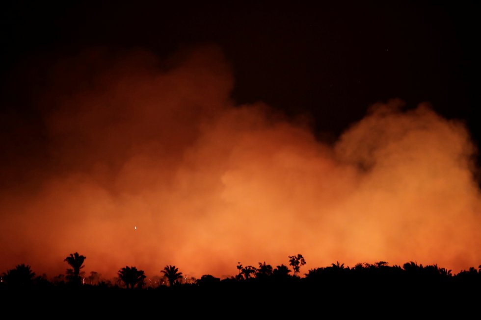 Cortinas de humo producidas por un incendio cubren un Ã¡rea de la selva amazÃ³nica cerca de Humaita, Estado de Amazonas, el 17 de agosto de 2019. El fuego se ha extendido incluso a Ã¡reas de protecciÃ³n ambiental: solo esta semana se han registrado 68 incendios en territorios indÃ­genas y zonas de conservaciÃ³n, la mayorÃ­a en la Amazonia.