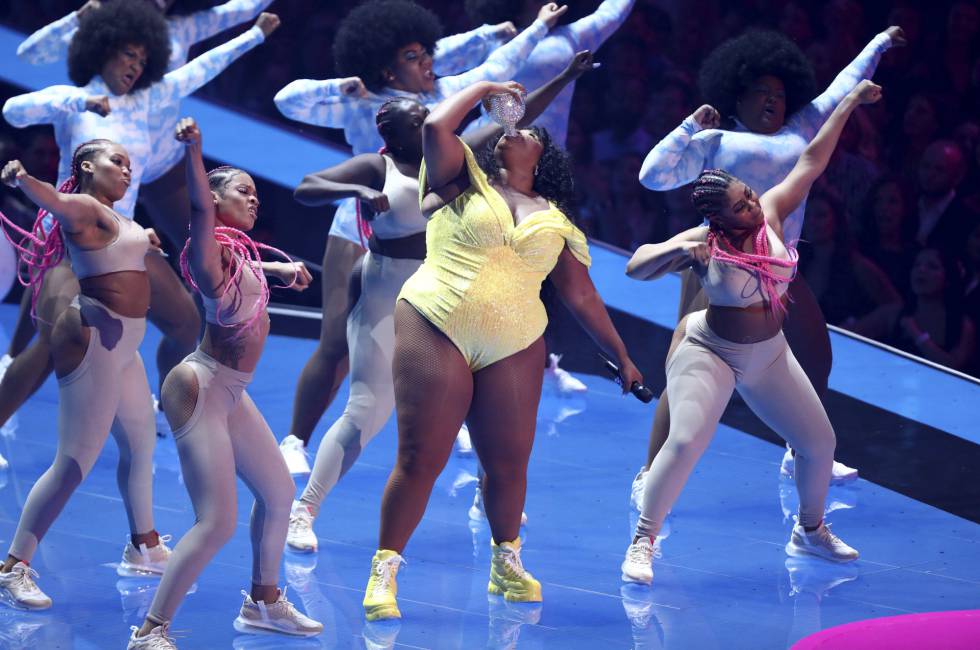 Lizzo durante su espectáculo en la 36º edición de los MTV Music Awards, en Nueva Jersey.