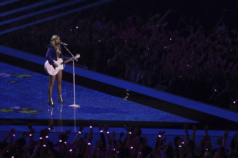 Taylor Swift cantó un popurrí de sus éxitos en la 36 edición de los MTV Music Awards.