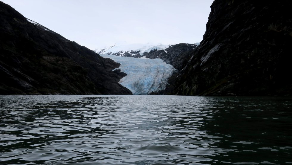 Glaciar Cóndor, en el sur de Chile, en una fotografía tomada el 24 de enero de 2019. Quienes frecuentan hoy la zona de la patagonia chilena advierten que el cambio climático ha llegado para quedarse: los pingüinos van en descenso y, salvo excepciones, los glaciares retroceden.