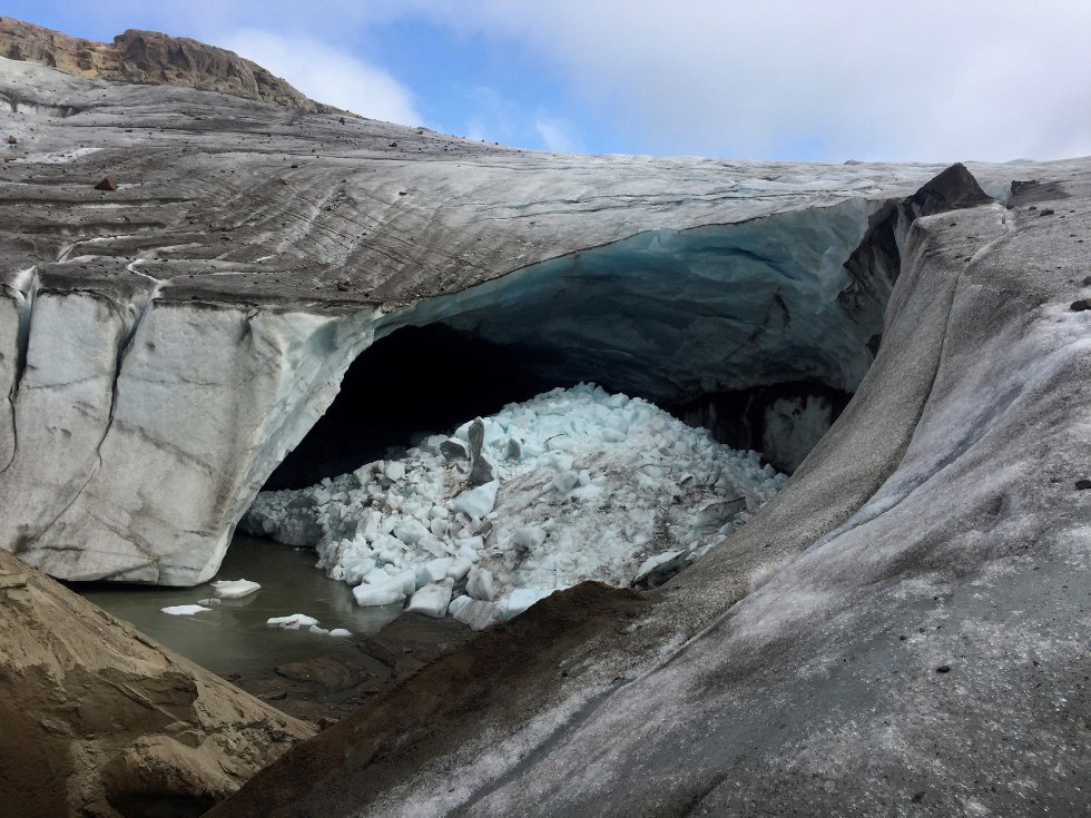 En una fotografía cedida por el climatólogo y líder del noruego Centro Medioambiental Nansen, Sebastian Mernild, se observa un glaciar situado al este de Groenlandia, el 14 de agosto de 2019. Los fenómenos extremos recientes en el Ártico, con altas temperaturas, sequía y aceleración del deshielo, preocupan a los expertos, que apuntan a la alarmante evolución en los últimos años y la vinculan con el cambio climático.