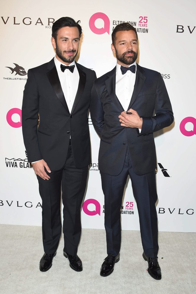 Ricky Martin y Jwan Josef.  “Me voy a casar con este tipo”, fue lo que pensó Ricky Martin cuando conoció en persona a su esposo el pintor sirio Jwan Yosef, después de seis meses escribiéndose por mensaje privado de Instagram, según reveló el cantante puertorriqueño a la revista ‘Attitude’. Como ya ha contado en alguna ocasión, Martin llegó a Yosef a través de esta plataforma buscando obras de arte. Comenzaron su relación en 2016, se casaron dos años después y son padres de los gemelos Matteo y Valentino, de 10 años, y de Lucia, de solo ocho meses.