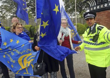 Brexit uncertainty drives 64% of Spaniards in the UK to apply for residency
