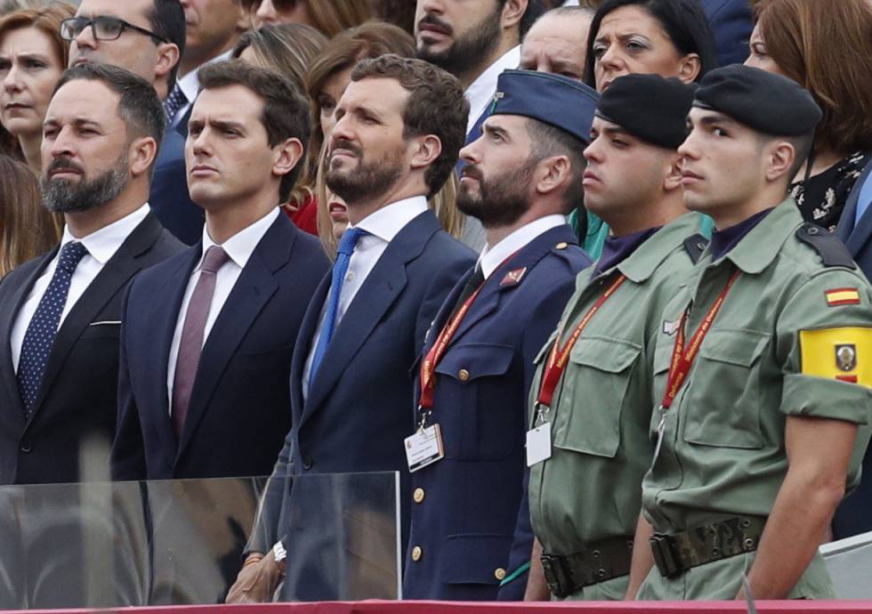 Desde la izquierda, Santiago Abascal, líder de Voz; Albert Rivera, presidente de Ciudadanos, y Pablo Casado, líder del Partido Popular, durante la celebración de la Fiesta Nacional.