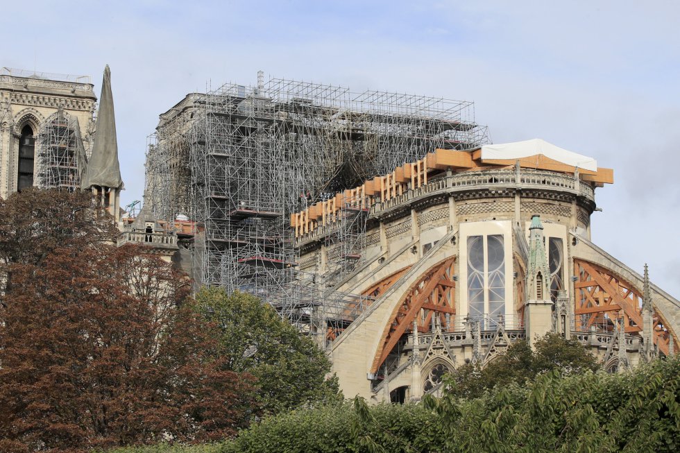 La reconstrucción propiamente dicha empezará en 2021, una vez los arquitectos cuenten con un diagnóstico completo. En la imagen, la catedral de Notre Dame, este martes.