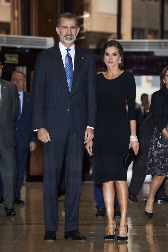 Para el concierto anual organizado por la Fundación Princesa de Asturias del año pasado, doña Letizia lució un traje oscuro de Emporio Armani.