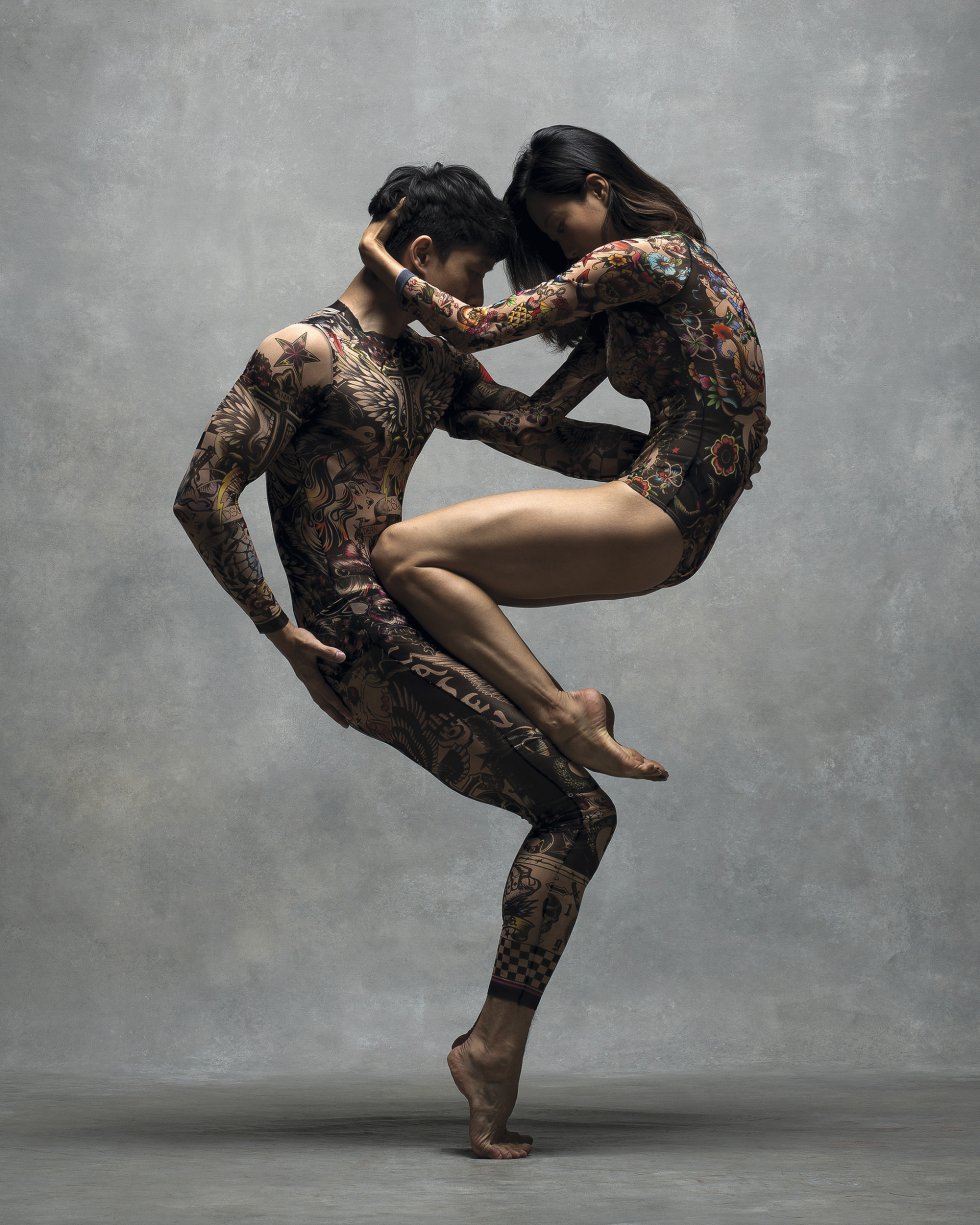 Bruce Zhang, del American Ballet Theatre, y WanTing Zhao, del San Francisco Ballet, con modelos de la firma Dsquared2.