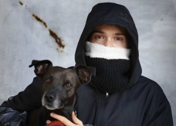 Who are the young people protesting in Barcelona?