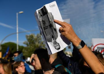 Protestors in Catalonia demonstrate outside event involving Spanish king