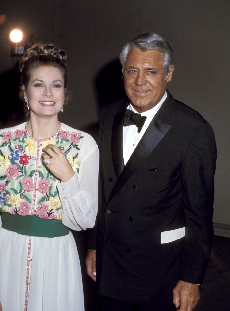 Grace Kelly, con uno de sus grandes amigos de Hollywood, Cary Grant.