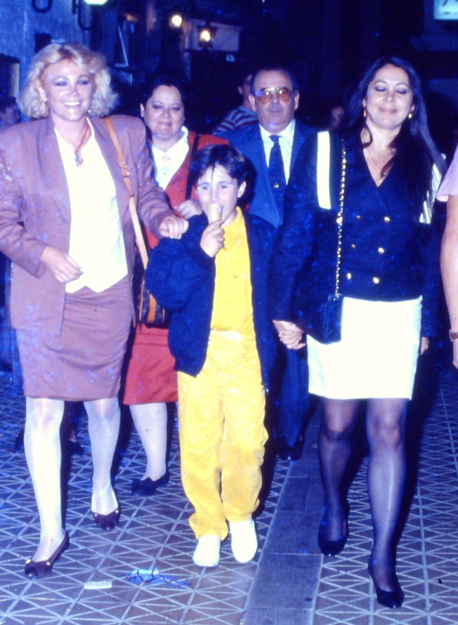 Isabel Pantoja y su hijo Kiko Rivera, junto a la periodista Encarna Sánchez, íntima amiga de la tonadillera.